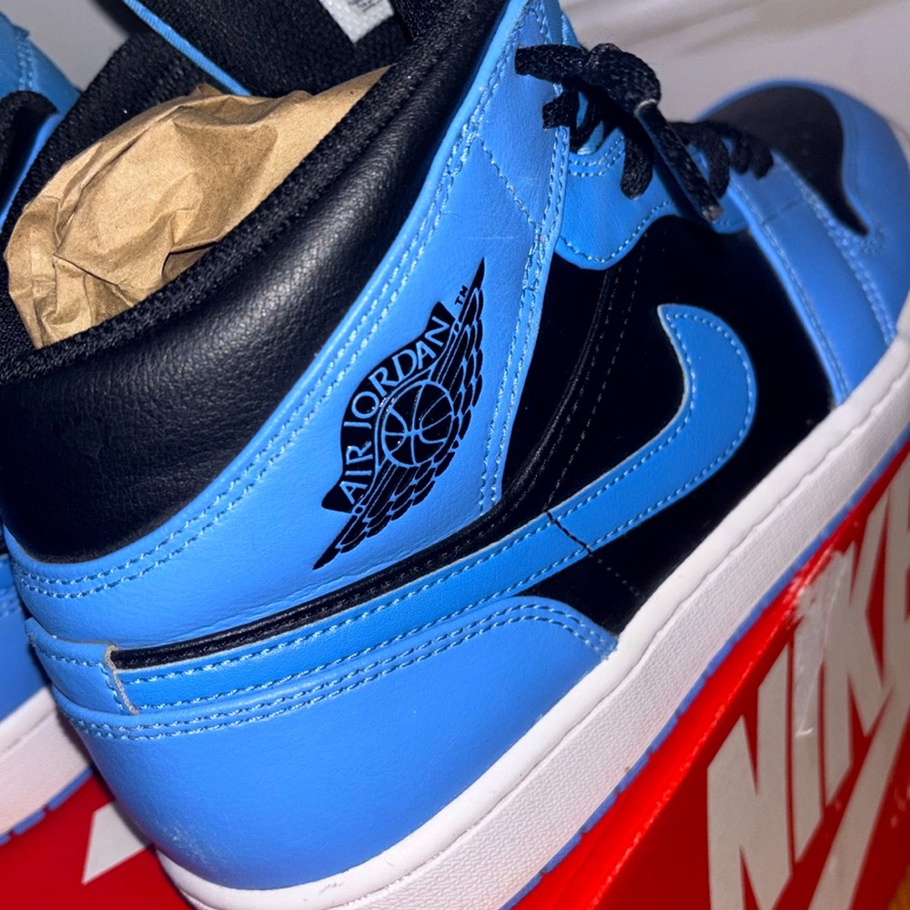 Jordan 1 Mid 'University Blue Black Size 10 Men’s YBO - Picture 7 of 11